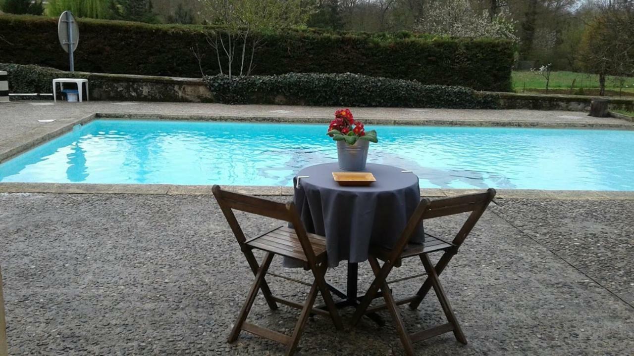 Auberge Du Relais D'Auniac Ґурдон-ен-керсі Екстер'єр фото